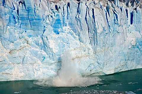 Ice breaks down from the glacier Perito Moreno, National Park Los Glaciares, Argentina, Patagonia, South America