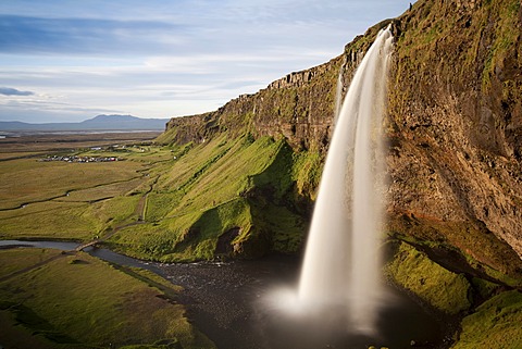 Seljalandsfoss waterfall, Porsmoerk, South Iceland, Iceland, Europe