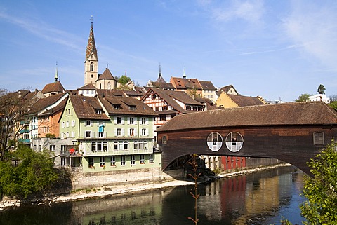 The historic centre of Baden with the Limmat River and the Maria Himmelfahrt parish church, Kanton Aargau, Schweiz, Europa