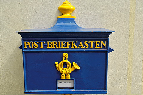 Old letter box, Schnoor Viertel, old part of town, Bremen, Germany