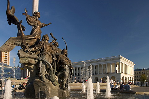 Ukraine Kiev Place of Independence memorial of the founder of the city of Kiev sovereigns Kyj, Scek, Chryv and their sister LybidÂ´ memorial in bronze shining water fountain blue sky historical memorial column of Independence and building of music academi