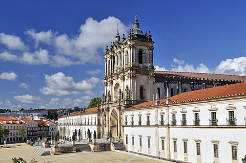 Church and monastery of Santa Maria in AlcobaÃ§a, Mosteiro de Santa Maria de AlcobaÃ§a, UNESCO World Heritage Site, Order of Cistercians, AlcobaÃ§a, Estremadura, Portugal, Europe