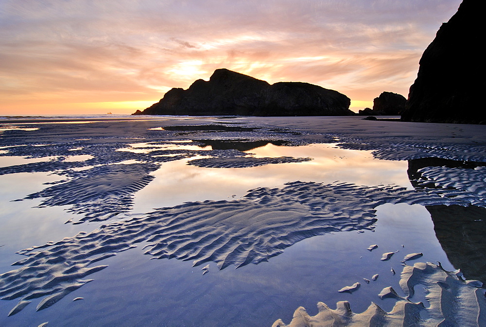 Sunset at Meyers Creek Beach, Pistol River State Park, Oregon coast, Oregon, USA