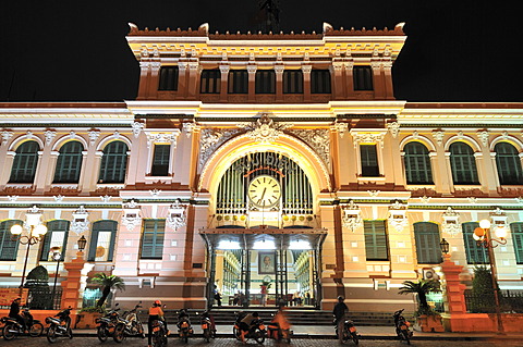 Exterior view of the main post office, Ho Chi Minh City, Saigon, Vietnam, Southeast Asia