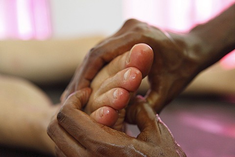 Abhyanga oil massage on the feet, Ayurvedic treatment, Bethsaida Hermitage near Kovalam, Kerala, southern India, India, Asia