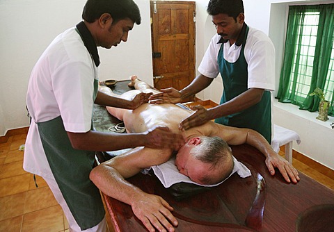 Abhyanga oil massage, Ayurvedic treatment, Bethsaida Hermitage near Kovalam, Kerala, southern India, India, Asia