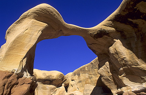 Metate Arch, Devils Garden, Grand Staircase Escalante National Monument, Utah, USA