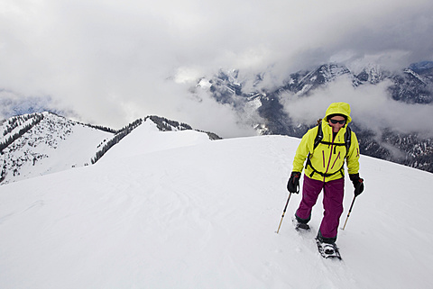 Snowshoe hiker on the summit ridge of Schoenalmjoch in the Karwendel Mountains, Karwendel Mountains, HinterriÃŸ, Tyrol, Austria, Europe