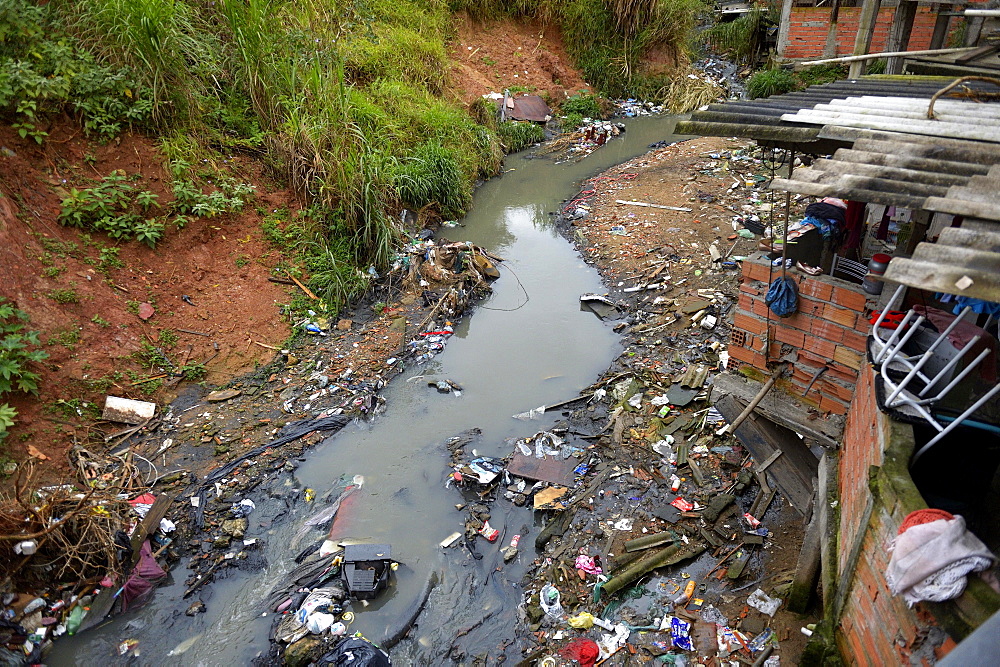 Polluters Bach, sewer, in the favela Jardim Celeste, Zona Sul, SÃ£o Paulo, Brazil, South America