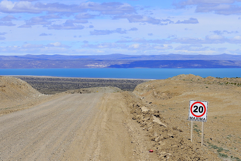 Gravel road Ruta 40 with speed limit 20 Km/h, behind Lago Cardiel and Andes, near Perito Moreno, province Santa Cruz, Patagonia, Argentina, South America