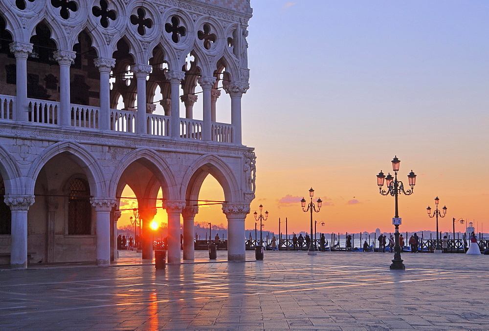 Piazzetta with Doge's Palace at sunrise, Venice, Italy, Europe