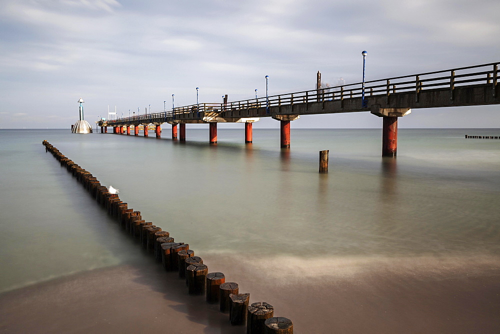 Groynes, wooden stages and pier with diving gondola, long time exposure, Zingst, Fischland-Darß-Zingst, Western Pomerania Lagoon Area National Park, Mecklenburg-Western Pomerania, Germany, Europe