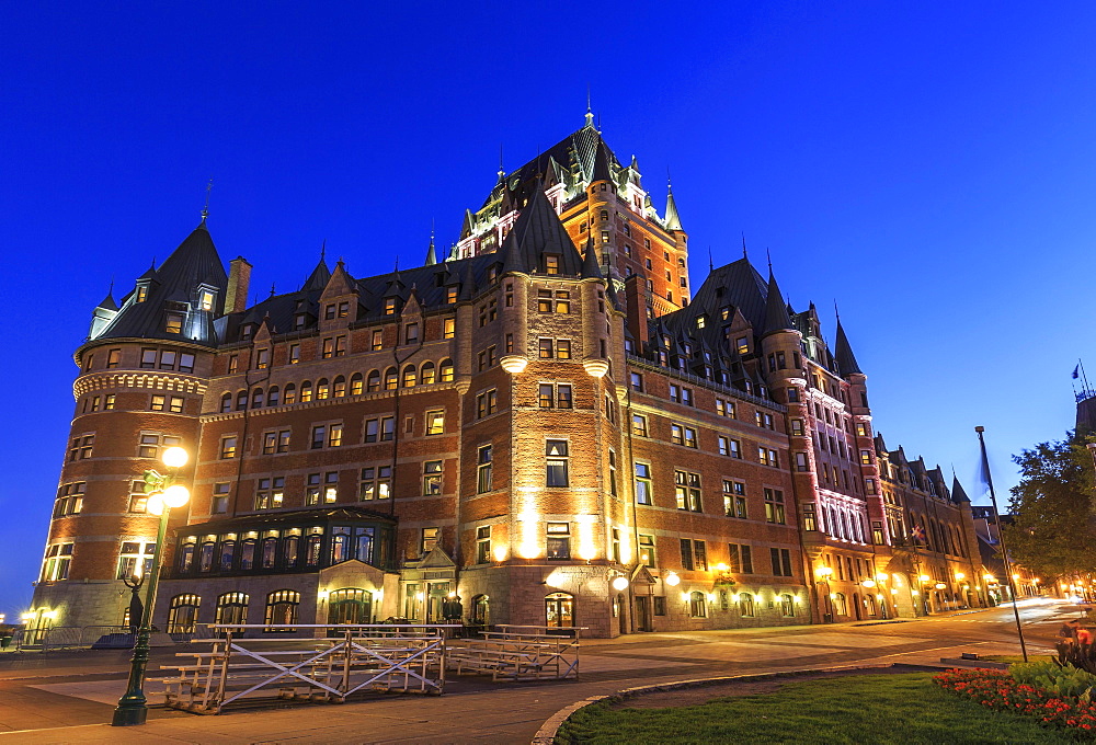 Seaside promenade Dufferin Terrace with Chateau Frontenac, dusk, Quebec, Quebec Province, Canada, North America