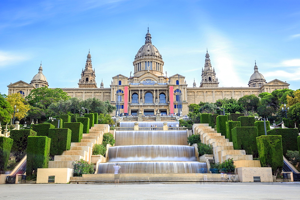 Museum, Museu Nacional d'Art de Catalunya with cascades, Barcelona, Catalonia, Spain, Europe