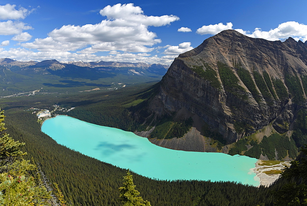 Turquoise Lake Louise with Mount Fairview, view from Icefield Parkway, Banff National Park, Rocky Mountains, Alberta, Canada, North America