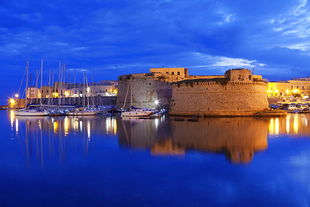 Historic centre with castle, city wall and harbor, dusk, Gallipoli, Province of Lecce, Salentine peninsula, Apulia, Italy, Europe