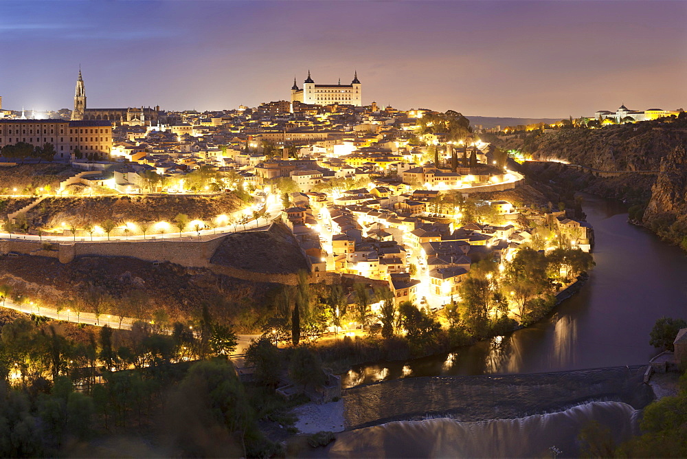 View of the River Tajo with Cathedral Santa Maria and Alcazar, Toledo, Castile-La Mancha, Spain, Europe