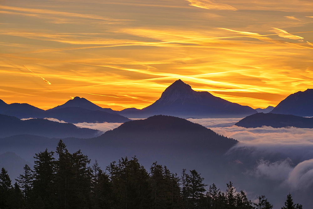 Sunrise, view from Hirschhörnlkopf southeast, at back the Guffert in Tyrol, Jachenau, Isarwinkel, Upper Bavaria, Bavaria, Germany, Europe