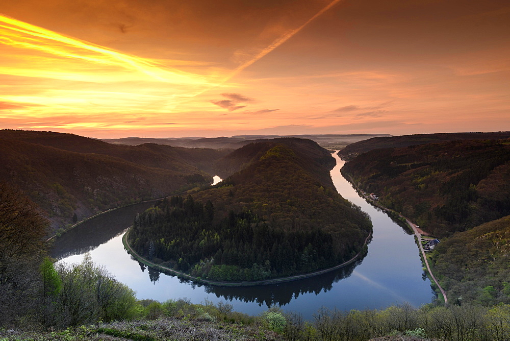 Big Saar loop at sunrise, near Mettlach, Saarland, Germany, Europe