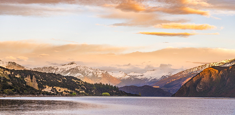 Sunrise, mountains with snow on Wanaka Lake, Rocky Peak, Glendhu Bay, Otago, Southland, New Zealand, Oceania