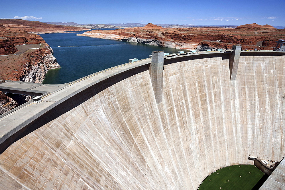 Glen Canyon Dam, Lake Powell behind, Page, Arizona, USA, North America