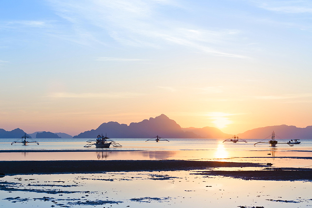 Sunset view from Corong Corong beach near El Nido, Bacuit archipelago, Palawan island, Philippines, Asia