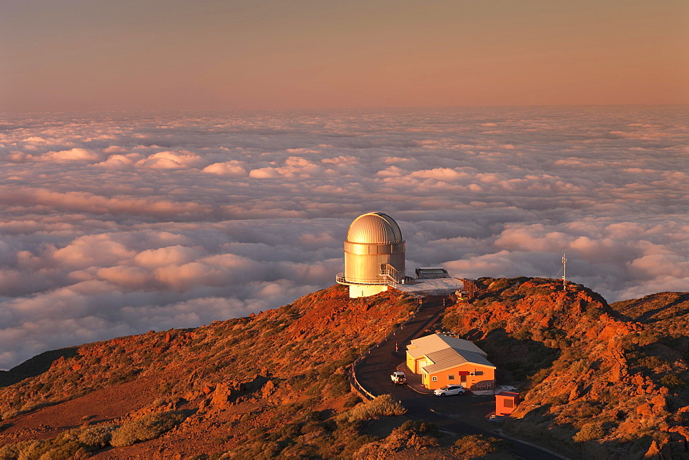 Observatory of the Roque de los Muchachos at sunset, Parque Nacional de la Caldera de Taburiente, La Palma, Canary Islands, Spain, Europe