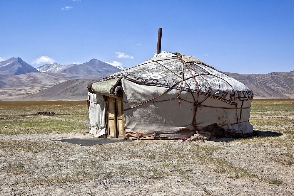 Yurt on the Pamir Highway M41, Gorno-Badakhshan Autonomous Province, Tajikistan, Asia