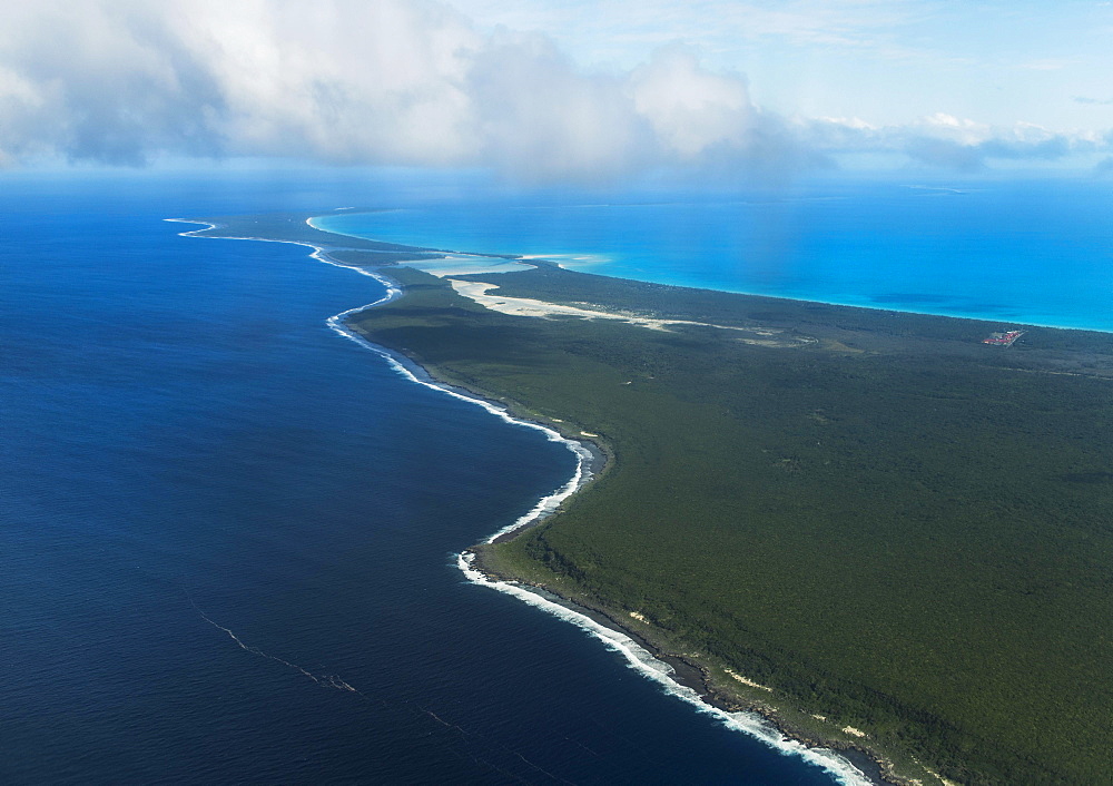 Coastline, Ouvea island, New Caledonia, Oceania