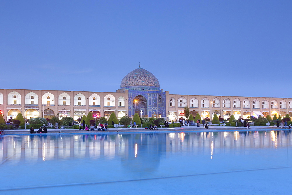 Dome of Lotfollah mosque, Imam square at dusk, Isfahan, Iran, Asia