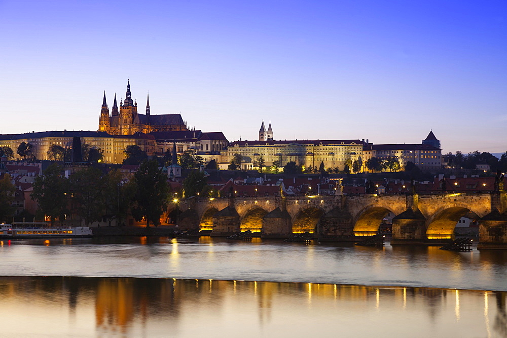 Charles Bridge with Prague Castle and St Vitus Cathedral, dusk, Prague, Czech Republic, Europe