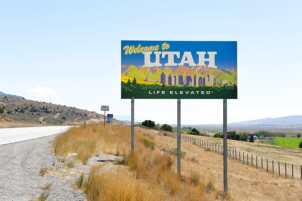 Welcome sign on a highway, ""Welcome to Utah, Life elevated"", Utah, USA, North America