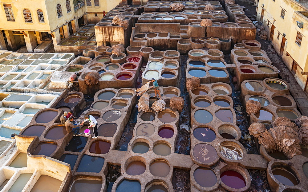 View over tannery, workers dyeing leather, tanks with dye, dyeing plant, tannery, tannery Chouara, tannery and dyeing district, Fes el Bali, Fes, Morocco, Africa