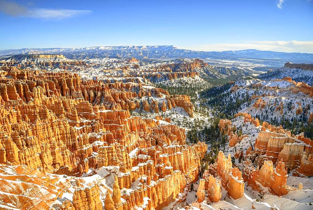 View of the amphitheatre, snow-covered bizarre rocky landscape with Hoodoos in winter, Inspiration Point, Bryce Canyon National Park, Utah, USA, North America