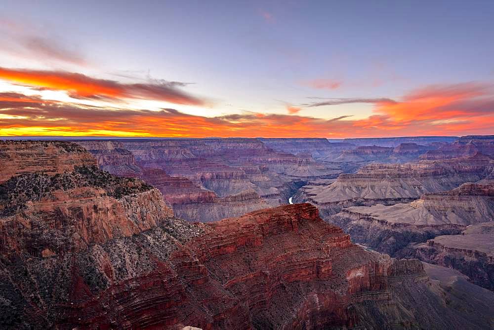 Gorge of the Grand Canyon at sunset, Colorado River, view from Hopi Point, eroded rock landscape, South Rim, Grand Canyon National Park, near Tusayan, Arizona, USA, North America