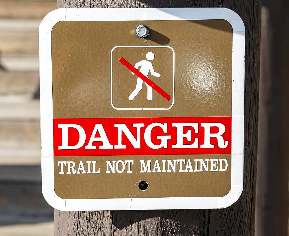 Sign Danger, Trail not maintained, signpost, road not maintained, Yellowstone National Park, Wyoming, USA, North America