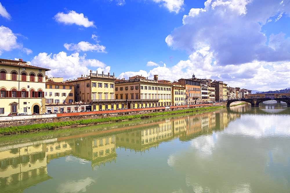 Florence old district on Arno river including Santa Trinita and Ponte Vecchio bridges, Florence, Tuscany, Italy, Europe