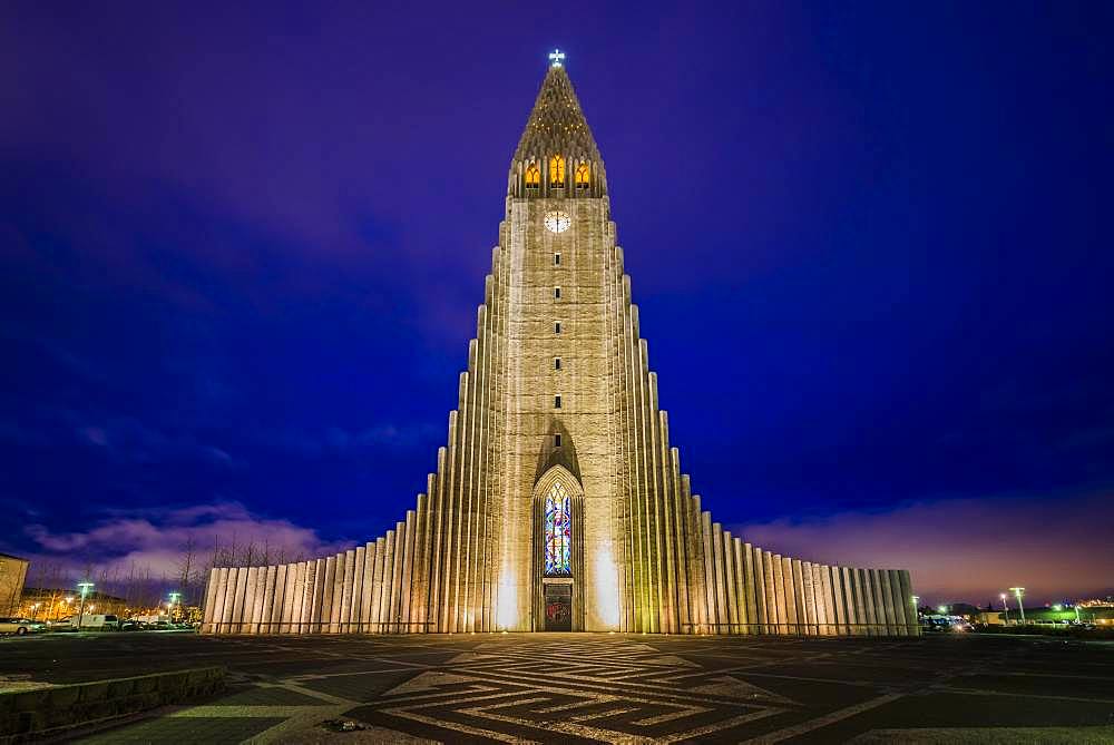 Illuminated church Hallgrimskirkja at night, Reykjavik, Hoefuoborgarsvaeoio, capital region, Iceland, Europe