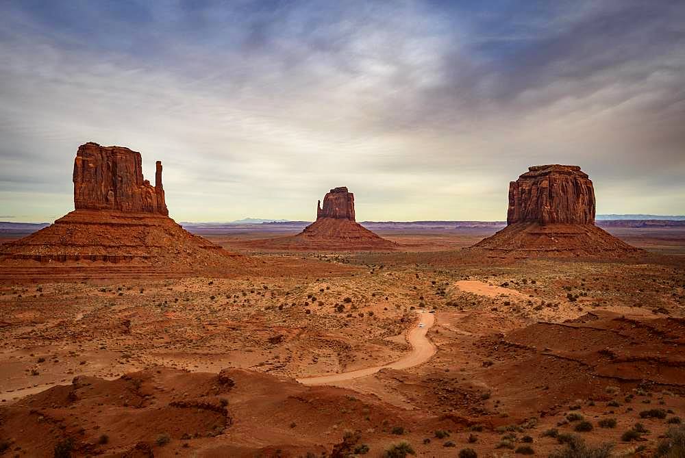 Mesas, West Mitten Butte, East Mitten Butte, Merrick Butte, Scenic Drive, Monument Valley Navajo Tribal Park, Navajo Nation, Arizona, Utah, USA, North America