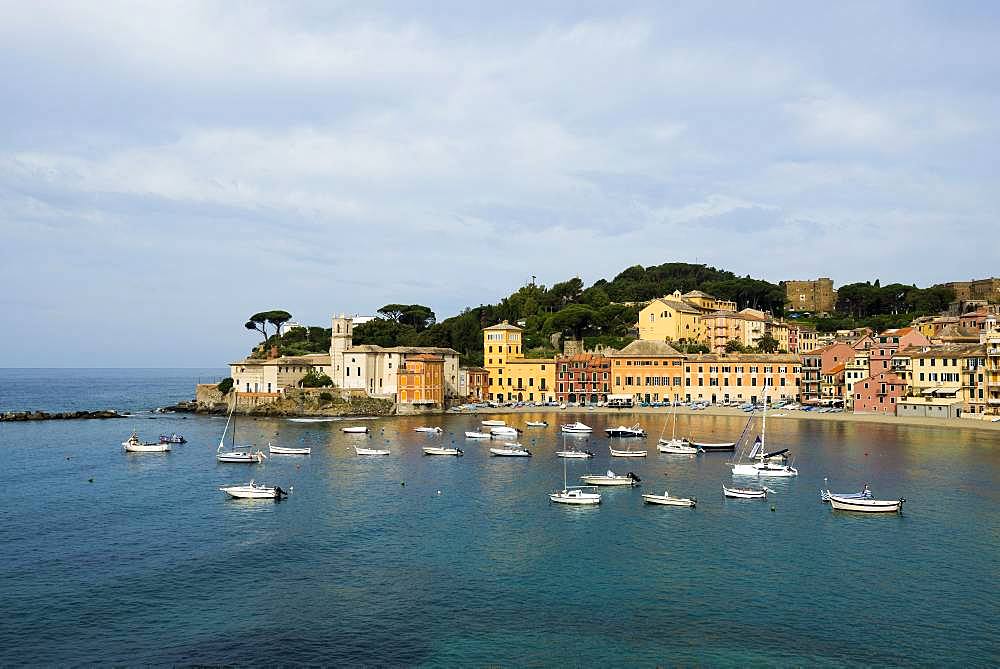 Townscape with harbour in Baia del Silenzio, Sestri Levante, Province of Genoa, Riviera di Levante, Liguria, Italy, Europe