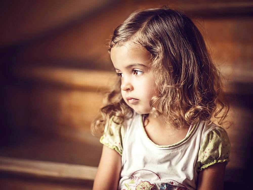 Girl, 3 years, sitting on the stairs, melancholic gaze, Portrait, Germany, Europe