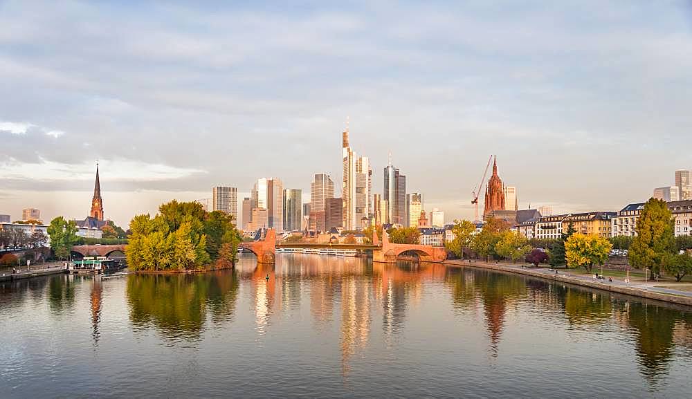 The Old Bridge over the Main with skyline, skyscrapers in the banking district in the morning light, Frankfurt am Main, Hesse, Germany, Europe