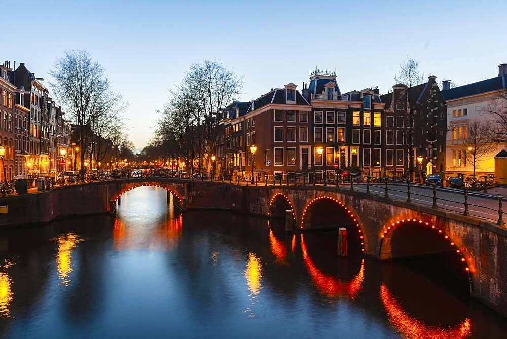 Evening atmosphere, canal with bridge, Keizersgracht and Leidsegracht, canal with historic houses, Amsterdam, North Holland, Netherlands