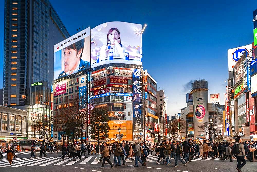 Shibuya Crossing, crowds at crossroads, colorful signs and illuminated advertising at dusk, railway station Shibuya, Shibuya, Udagawacho, Tokyo, Japan, Asia