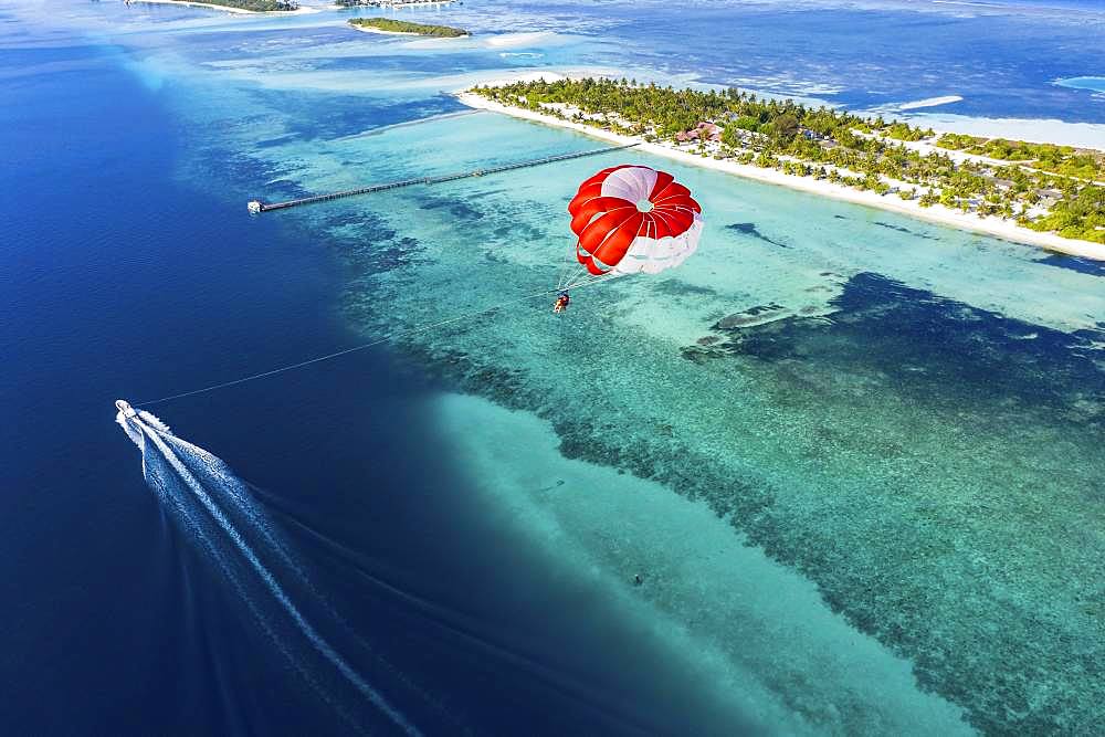 Drone shot, Paraglider flies over Atoll, South-Male-Atoll, Maldives, Asia