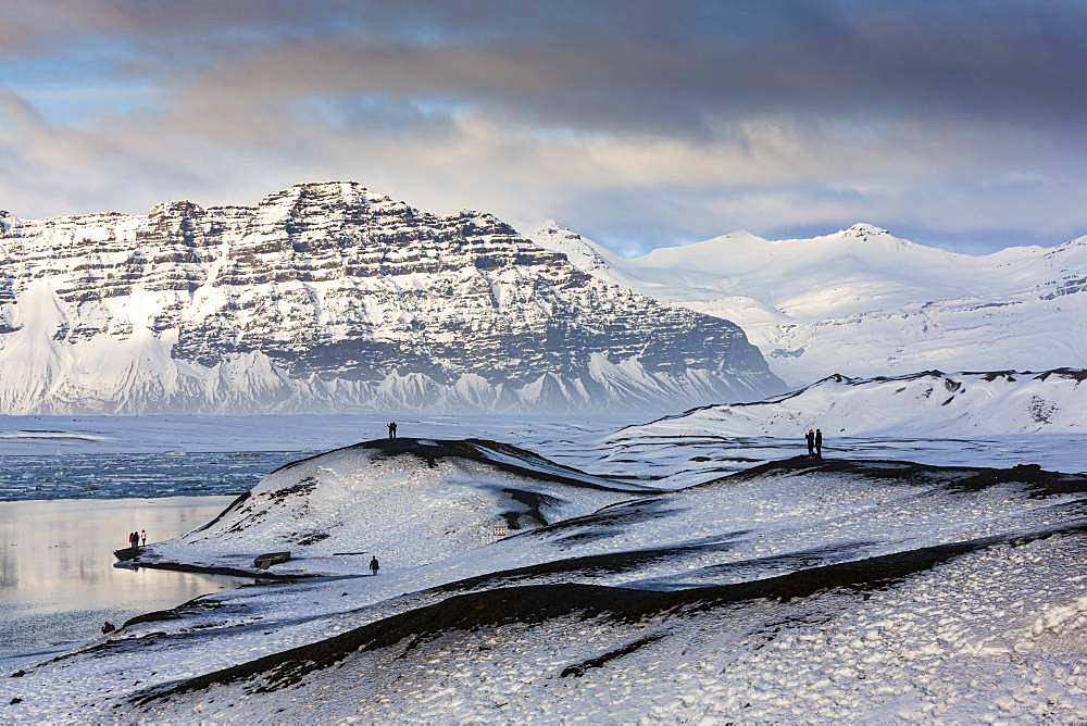 Visitors at the glacier lagoon Joekulsarlon, Vatnajoekull National Park, Southeast Iceland, Iceland, Europe