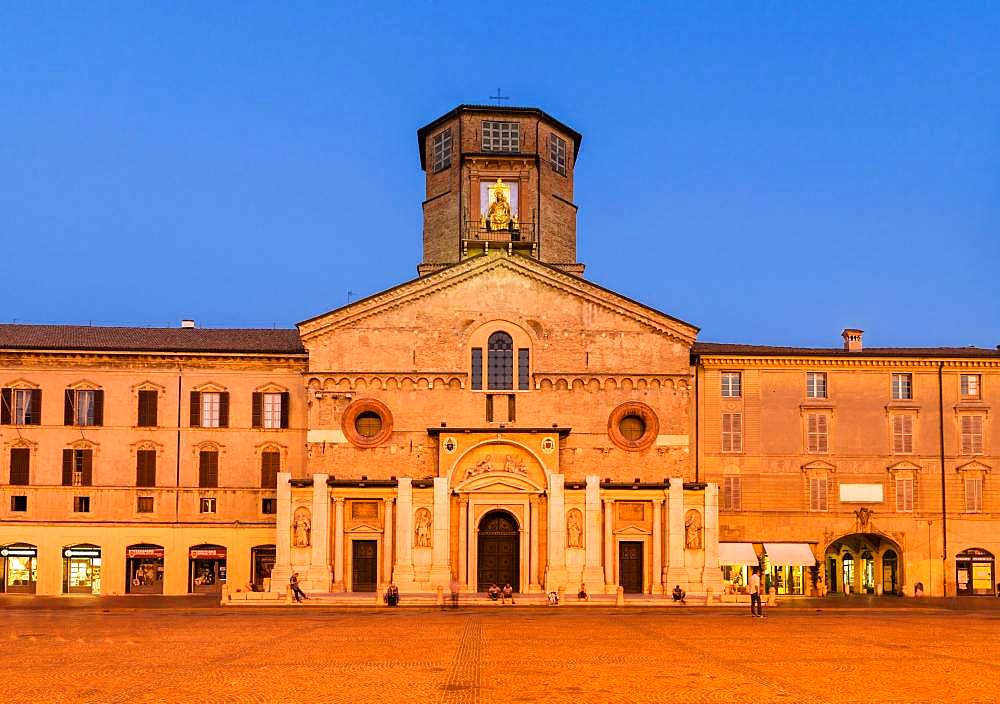 Blue Hour, Piazza Prampolini with the Cathedral Santa Maria Assunta, Reggio Emilia, Emilia-Romagna, Italy, Europe