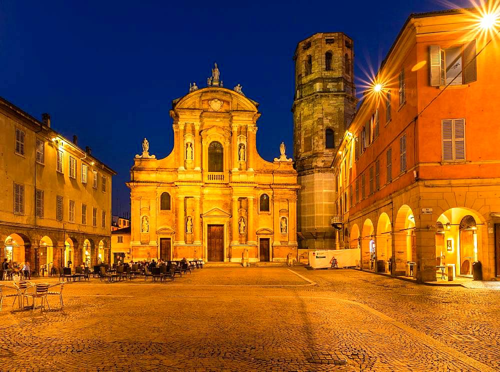 Piazza and Church of San Prospero at night, Reggio Emilia, Emilia-Romagna, Italy, Europe