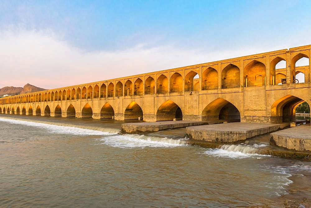 Si-o-se Pol Bridge or Allah-Verdi Khan Bridge over Zayande-Rud river, Esfahan, Iran, Asia