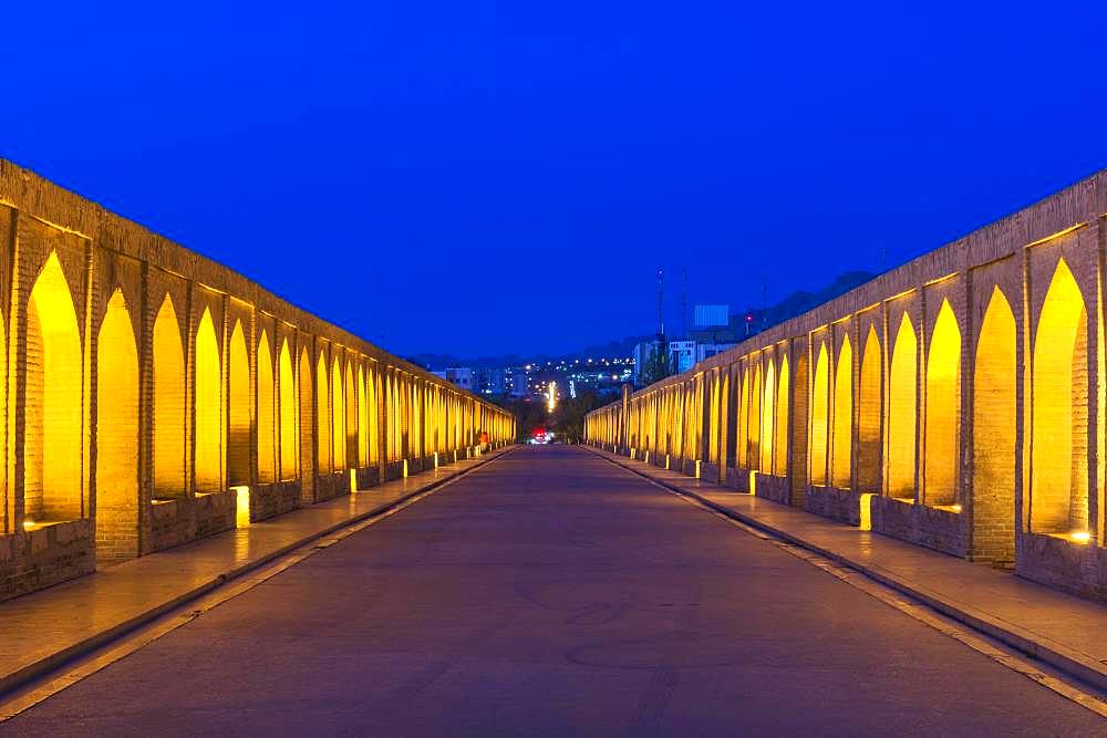 Illuminated Si-o-se Pol Bridge or Allah-Verdi Khan Bridge at dusk, Esfahan, Iran, Asia